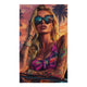 Drapeau mural GTA femme blonde tatouée – visuel net et tendu, style Vice City pour déco gaming