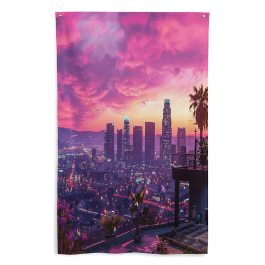Drapeau mural GTA montrant la skyline de Los Santos sous un ciel aux teintes roses et violettes du coucher de soleil.
